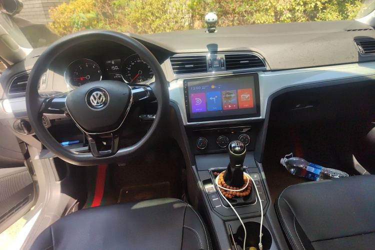 Used Volkswagen Lamando 2017 230TSI Manual Trend Edition Center Console