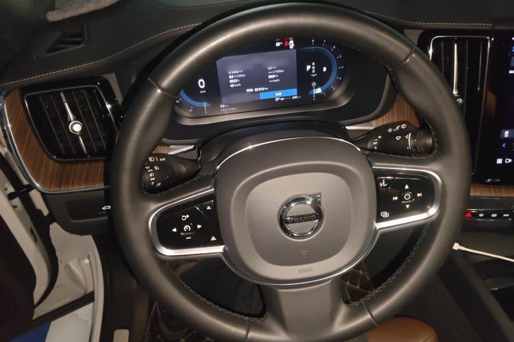 Used Volvo XC60 2023 B5 4x4 Smart Luxury Edition Steering Wheel