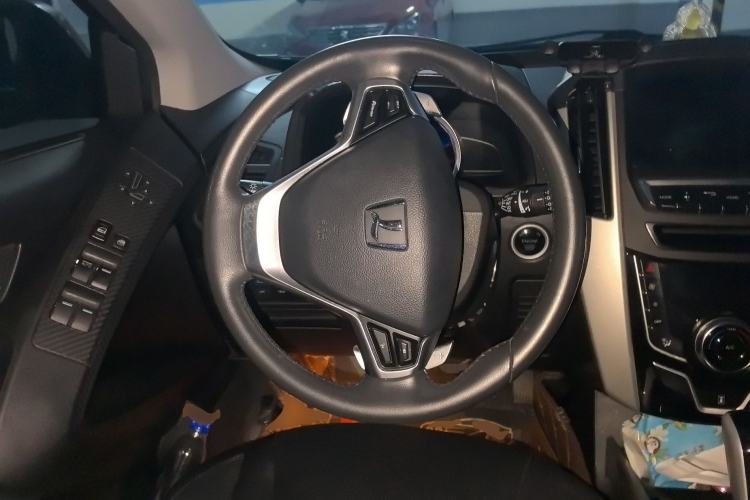 Used Luxgen U6 SUV 2015 2.0T ZhiZun Model