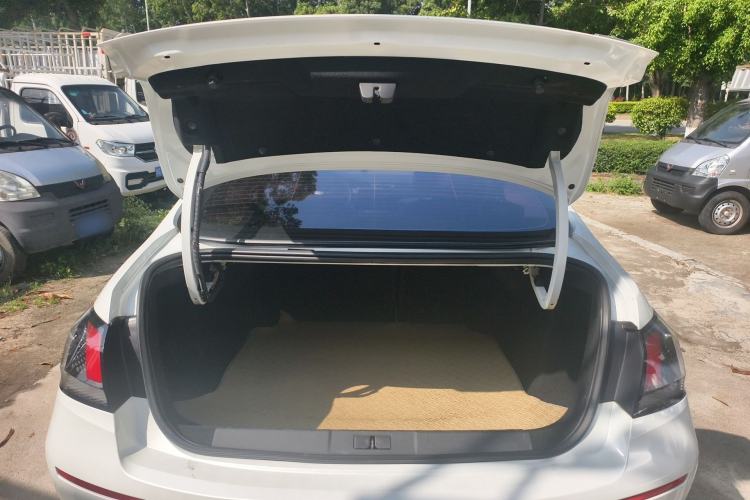 Used Peugeot 408 2019 360THP Automatic Luxury Edition China VI Standard Interior 8