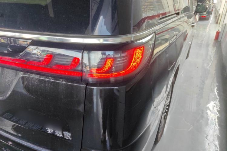 Used VOYAH Dream 2025 PHEV Four-Wheel-Drive Flagship Kunpeng Edition Exterior 3