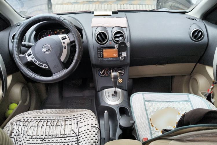 Used Nissan Qashqai 2012 2.0 XL Fire CVT 2WD Center Console