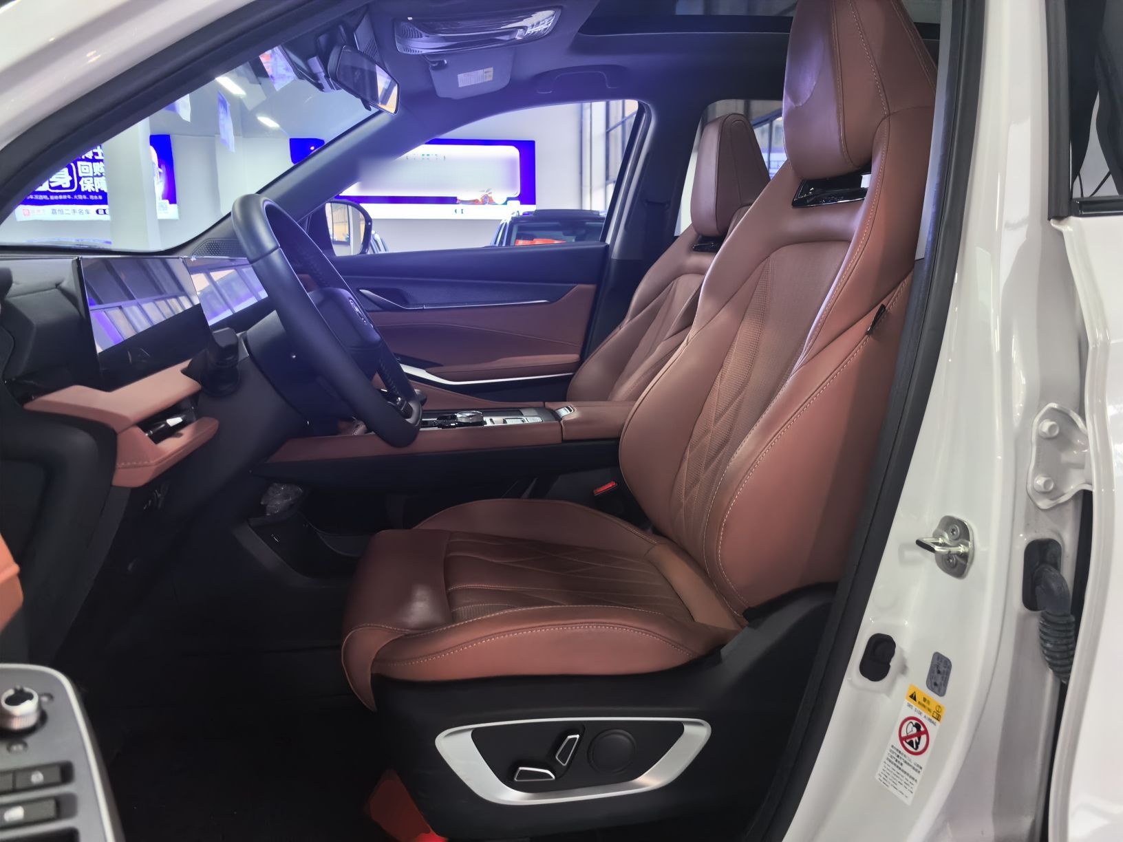 Переднее сиденье в автомобиле