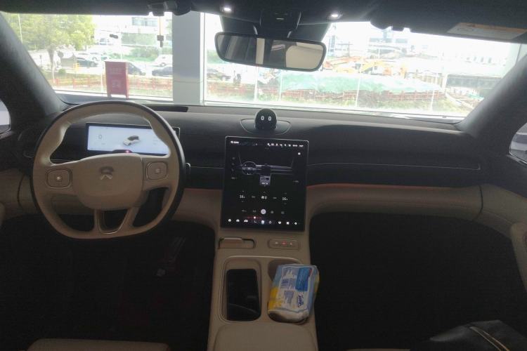 Used Nio ES6 2024 75 kWh Center Console