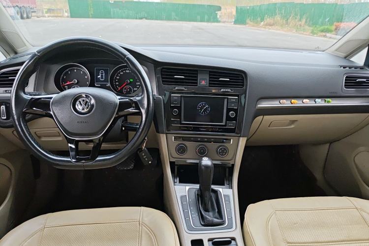 Used Volkswagen Golf 2014 1.4TSI Automatic Comfort Model Center Console