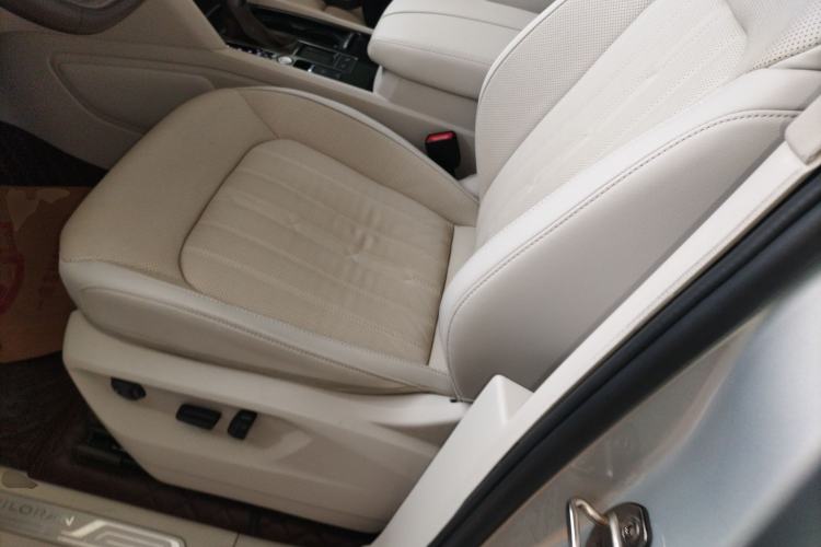 Used Volkswagen Viloran 2020 330TSI Luxury Edition Left Front Seat