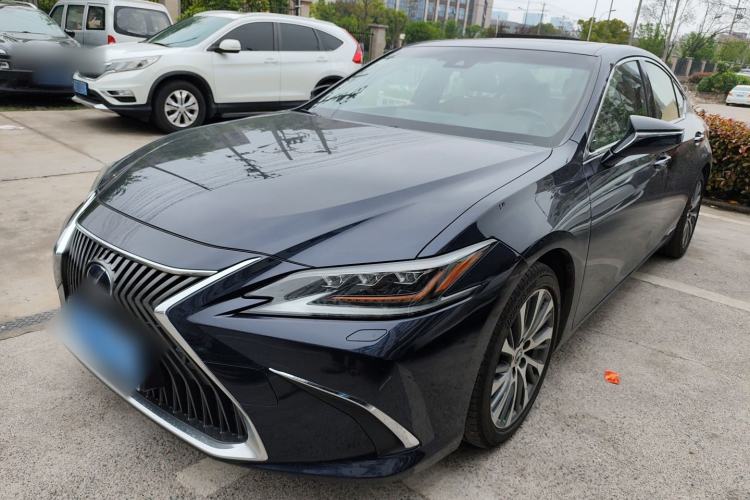 Used Lexus ES 2020 300h Deluxe Edition