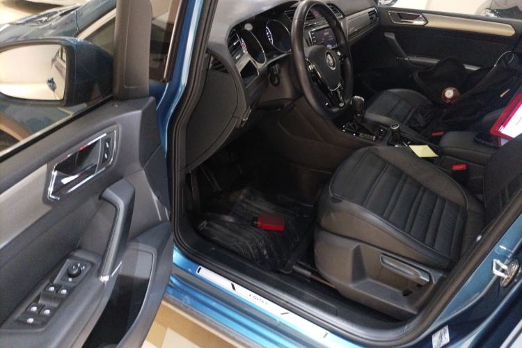 Used Volkswagen Touran 2018 Volkswagen Touran L 280TSI DSG Boundary Edition 7 Seats China VI Standard
