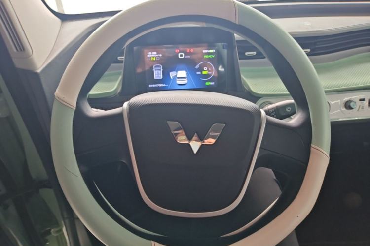 Used Wuling Hongguang MINIEV 2021 Macaron Fashion Edition Lithium-Ion Battery Steering Wheel