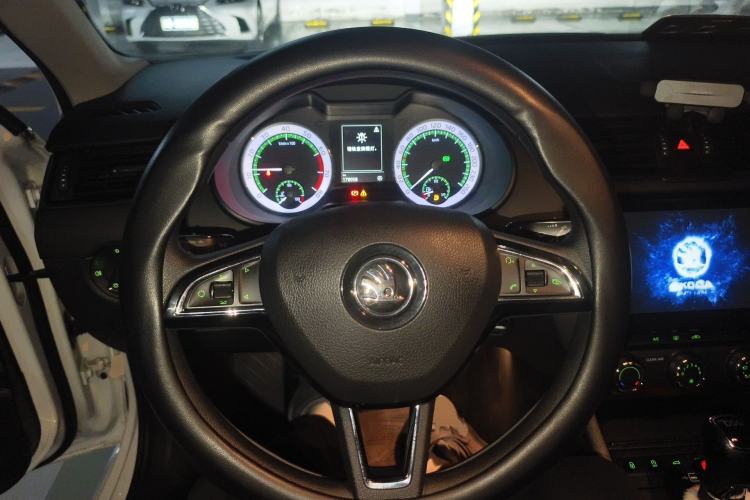 Used Skoda Octavia 2019 TSI280 DSG Luxury Edition Station Wagon China VI Standard Steering Wheel