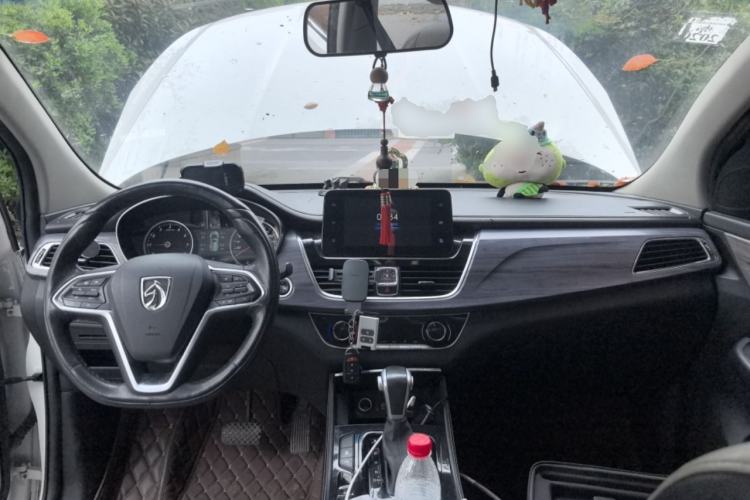 Used Baojun 730 2017 1.5T DCT Fashion Edition 7-Seater China V Emission Standard Center Console