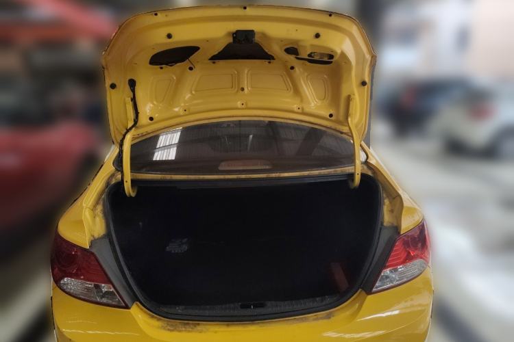 Used Hyundai Verna (older generation) 2013 Sedan 1.4L Automatic Standard GL Model Trunk