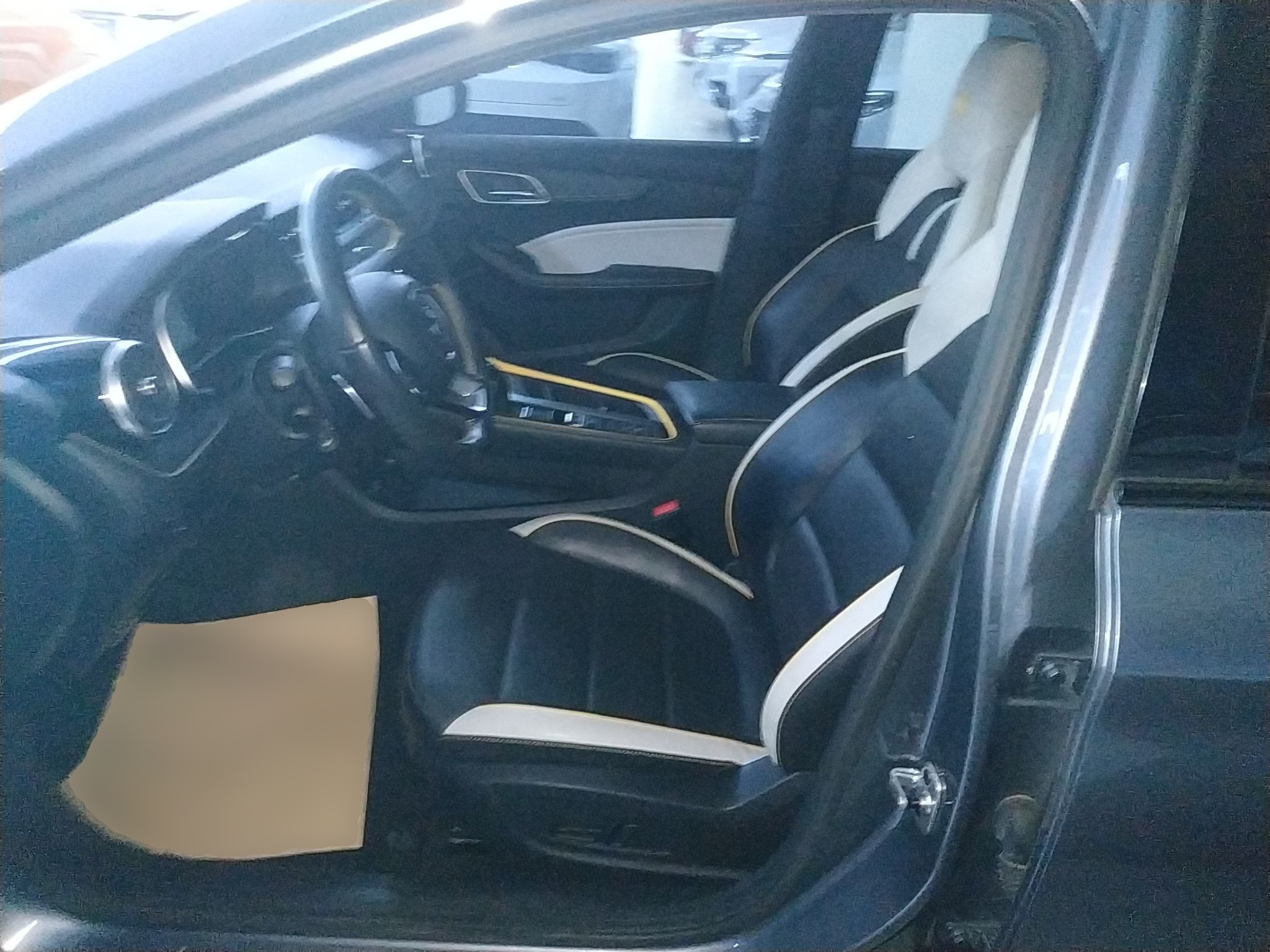 المقاعد الأمامية داخل السيارة