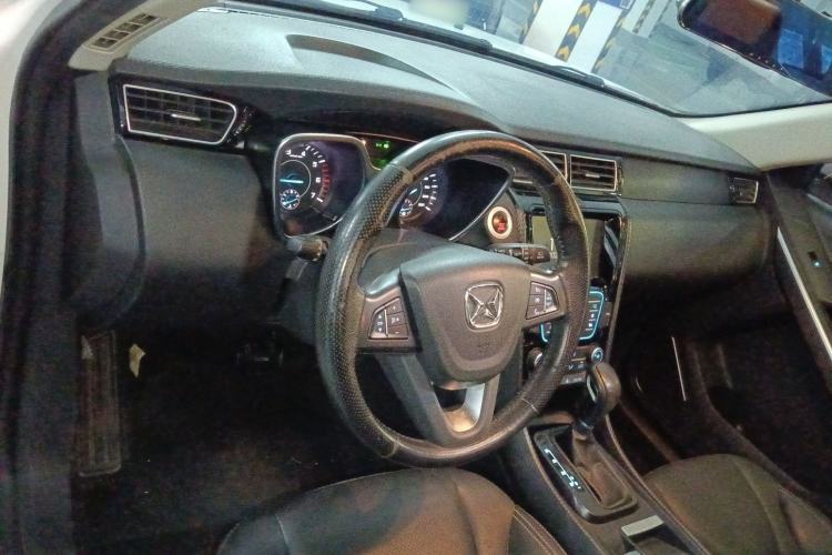 Used JMC Yusheng S330 2016 1.5L GTDi Automatic Two-Wheel Drive Prestige Edition Center Console