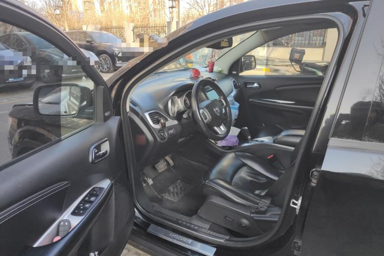 Used Dodge Journey 2013 2.4L Two-Wheel Drive Luxury Version Driver Seat