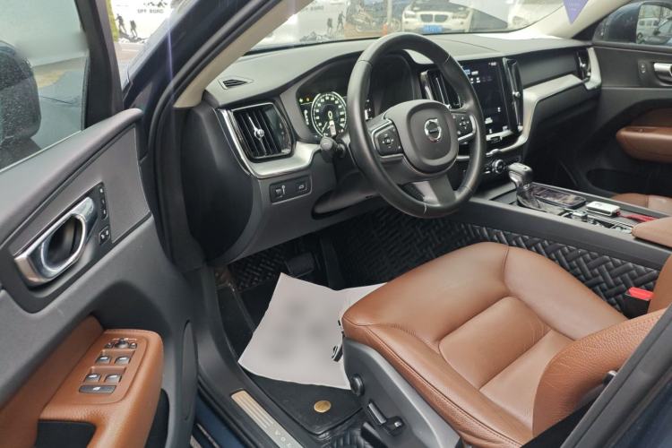 Used Volvo XC60 2019 T5 4x4 Smart Edition China VI Standard