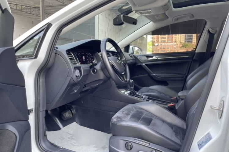 Used Volkswagen Golf 2020 Zhiai Edition 280TSI DSG Luxury Model Interior 3