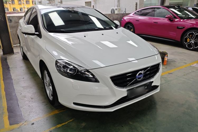 Used Volvo V40 2016 T3 Zhiyi Edition
