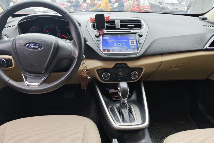 Used Ford Escort 2015 1.5L Automatic Comfort Edition Center Console