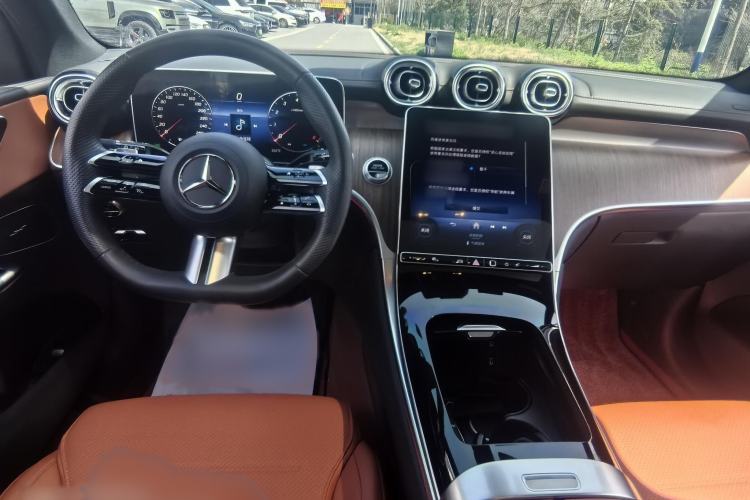 Used Mercedes-Benz GLC 2024 GLC 300 L 4MATIC Dynamic Edition 5-seater Interior 2