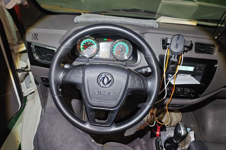 Used Dongfeng Yufeng EM26 2023 Standard Edition 41.472 kWh Henan Lithium Power Steering Wheel