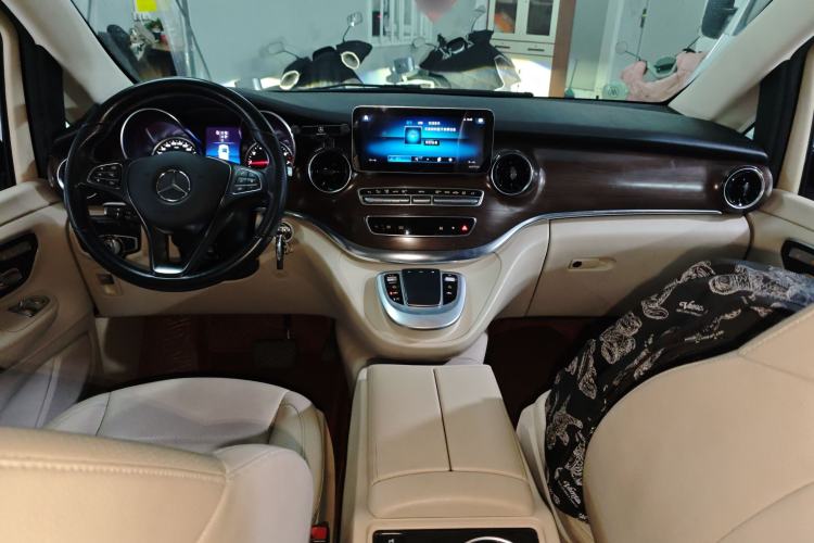 Used Mercedes-Benz V-Class 2021 V 260 Avantgarde Edition Center Console