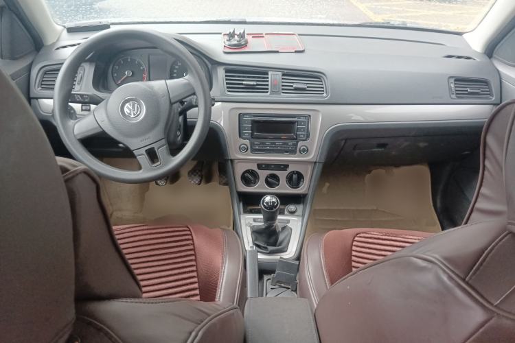 Used Volkswagen Lavida 2013 1.6L Manual Fashion Edition Center Console