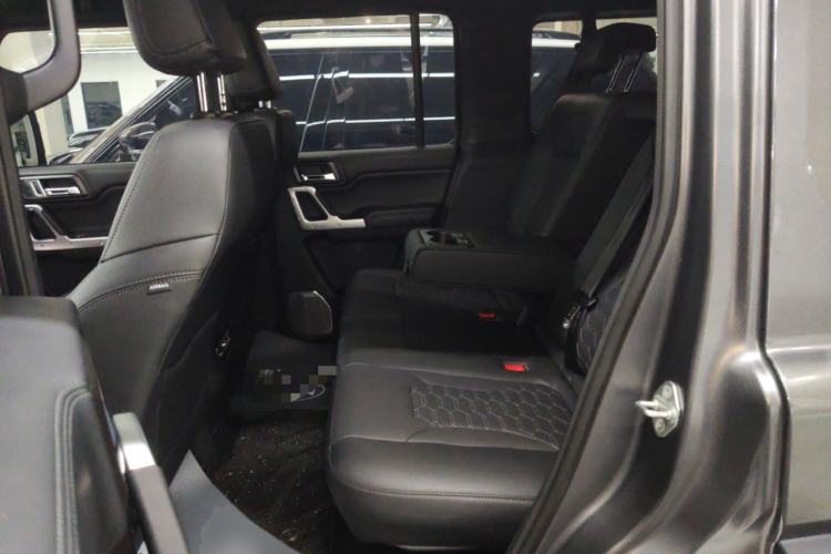 Used 212 T01 2024 2.0T Explorer
