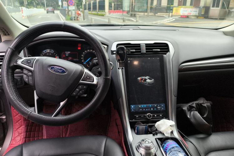 Used Ford Mondeo 2017 EcoBoost 180 Stylish Model Center Console