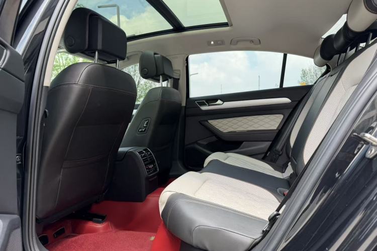 Used Volkswagen Magotan 2023 2 Million Units Commemorative Edition 330TSI DSG Luxury Version Interior 2