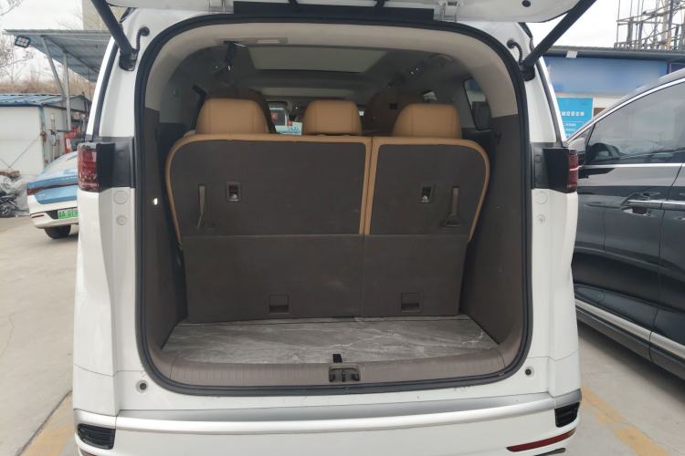 Used Denza D9 2022 EV 600 Four-Wheel Drive Flagship Model
