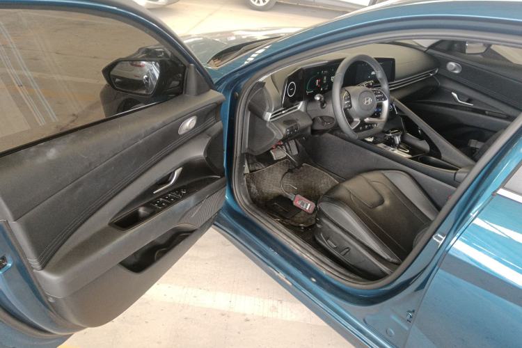 Used Hyundai Elantra 2023 1.5L CVT LUX Prestige Edition