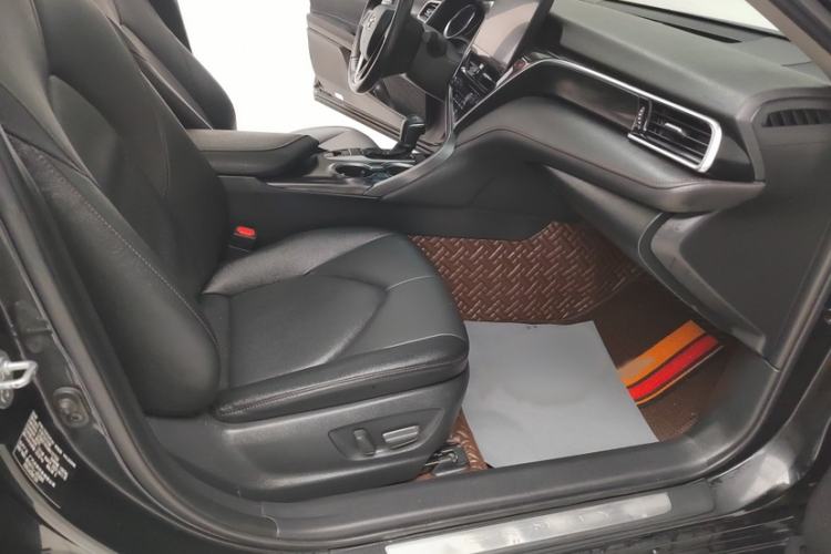 Used Toyota Camry 2021 2.0G Luxury Edition
