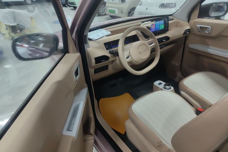 Used Geely Galaxy Panda 2023 Panda Mini 200km Endurance Bear Driver Seat