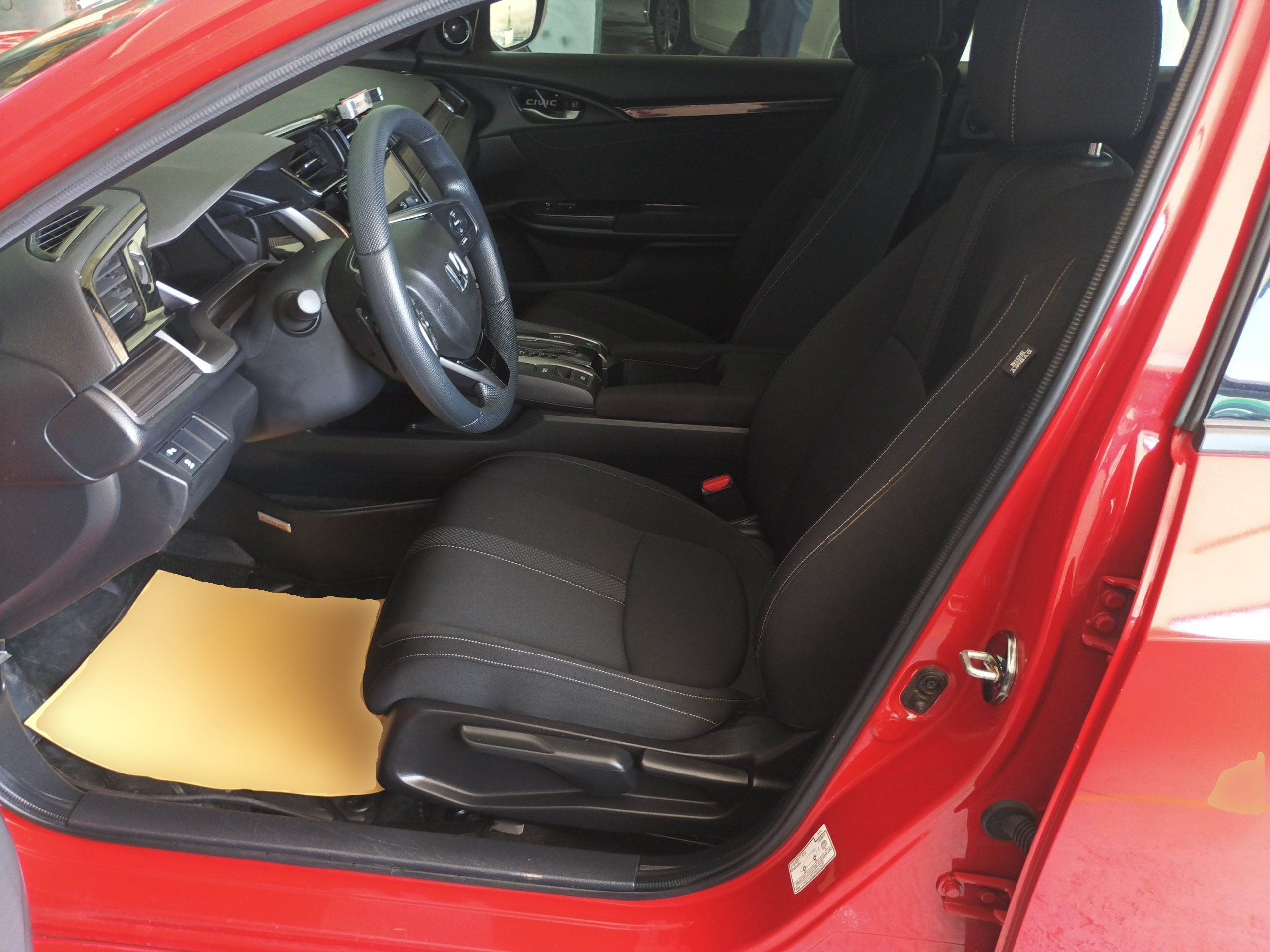 المقاعد الأمامية داخل السيارة