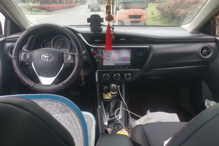 Used Toyota Levin 2017 Revised Version 185T CVT Elite Edition China VI Standard Center Console