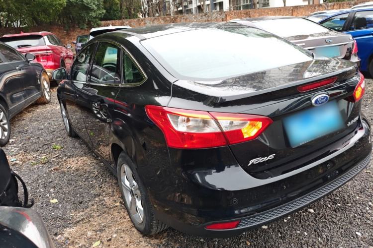 Used Ford Focus 2012 Sedan 1.6L Manual Fashion Edition
