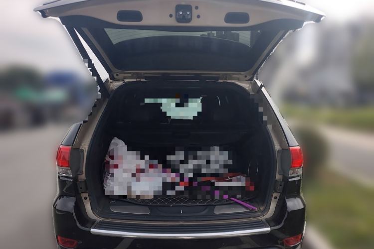 Used Jeep Grand Cherokee 2014 3.0L Comfort Navigation Edition Trunk