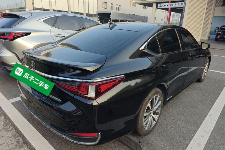 Used Lexus ES 2020 300h Premier Edition Rear Right 45 Deg