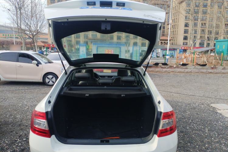 Used Skoda Octavia 2015 1.6L Manual Yijun Edition Trunk