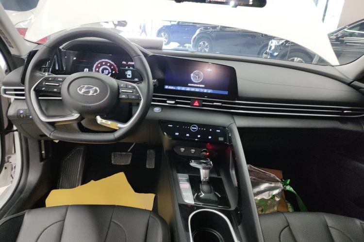 Used Hyundai Elantra 2022 1.5L CVT LUX Prestige Edition