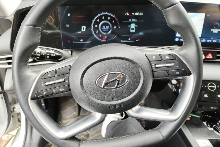 Used Hyundai Elantra 2022 1.5L CVT LUX Prestige Edition
