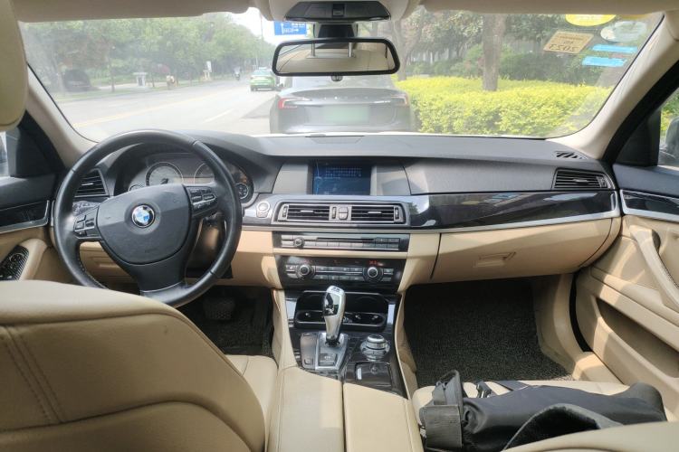 Used BMW 5 Series 2011 523Li Leading Model Center Console