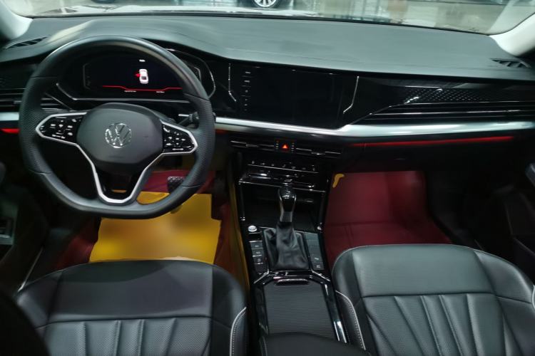 Used Volkswagen Passat 2024 380TSI Luxury Edition Center Console