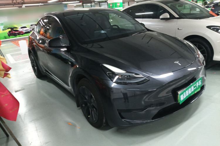 Used Tesla Model Y 2024 Rear-Wheel-Drive Version Front Right 45 Deg