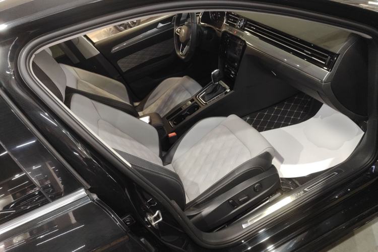 Used Volkswagen Magotan 2023 2 Million Units Limited Edition 330TSI DSG Leading Version