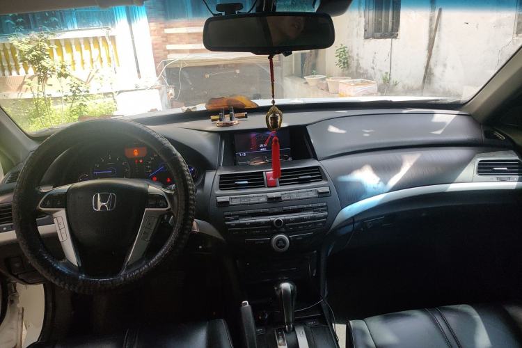 Used Honda Crosstour 2012 2.4L Luxury Edition Center Console