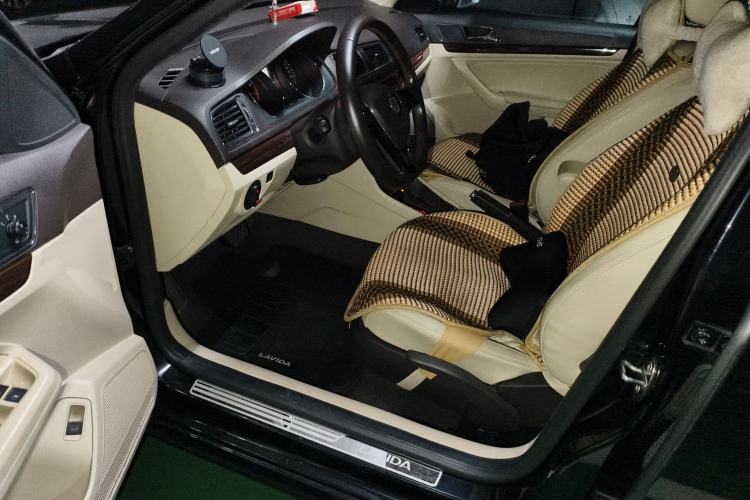 Used Volkswagen Lavida 2015 1.6L Automatic Comfort Edition