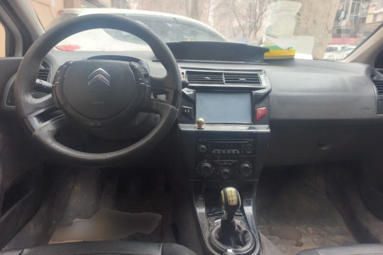 Used Citroen C-Quatre 2013 1.6L Manual Prestige CNG Model Center Console