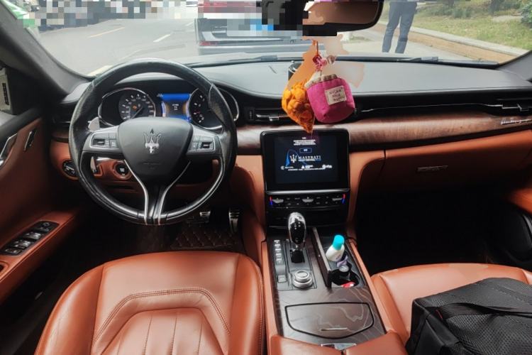 Used Maserati President 2015 3.0T Standard Model Center Console